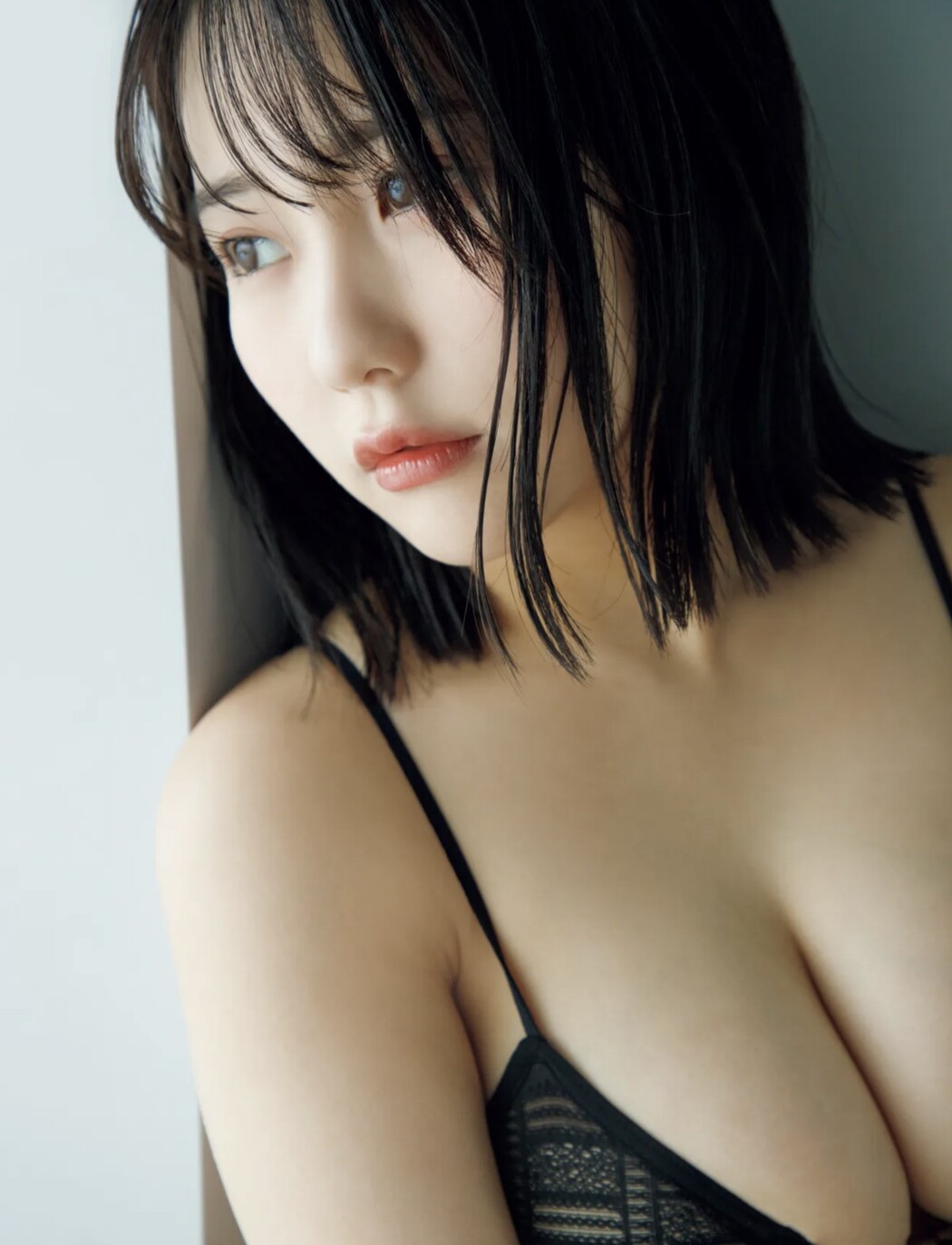 FRIDAYデジタル写真集 2023.02.25 Tanaka Miku 田中美久 – Slightly Adult