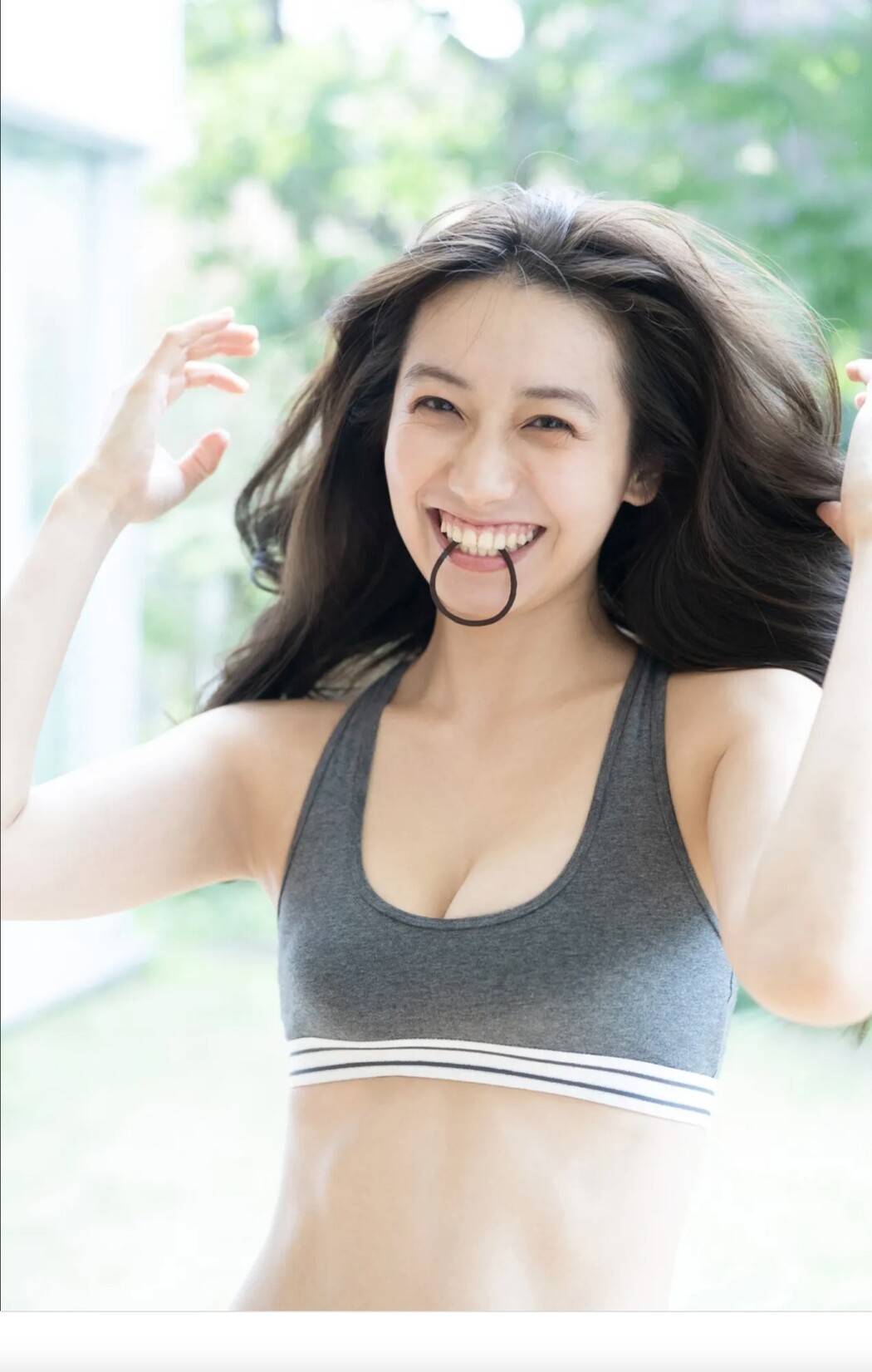 FRIDAYデジタル写真集 Airi Sato 佐藤あいり – Glossy Bare Skin Vol.1