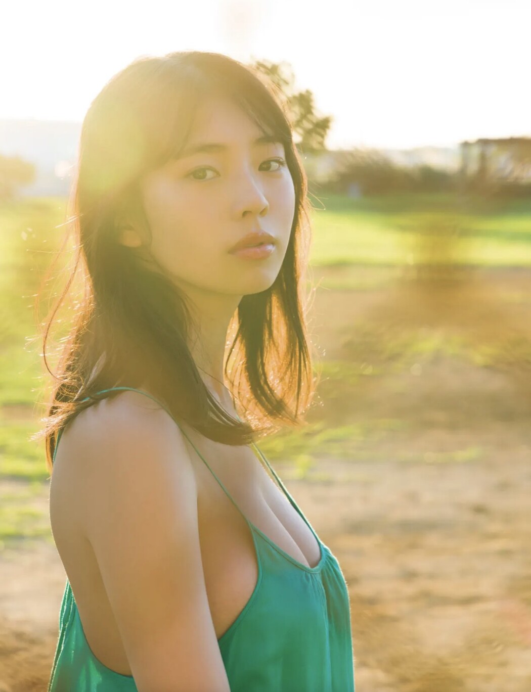 FRIDAYデジタル写真集 2023.01.04 Hina Kikuchi 菊地姫奈 – Between Girl And Adult