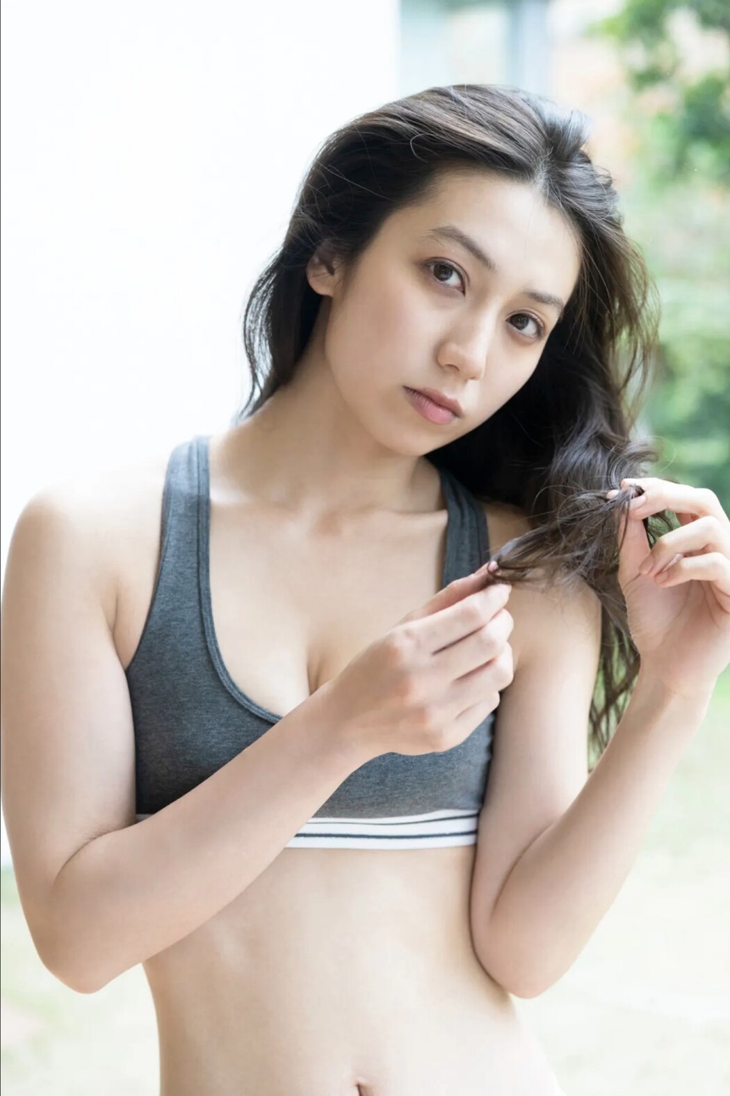 FRIDAYデジタル写真集 Airi Sato 佐藤あいり – Glossy Bare Skin Vol.1
