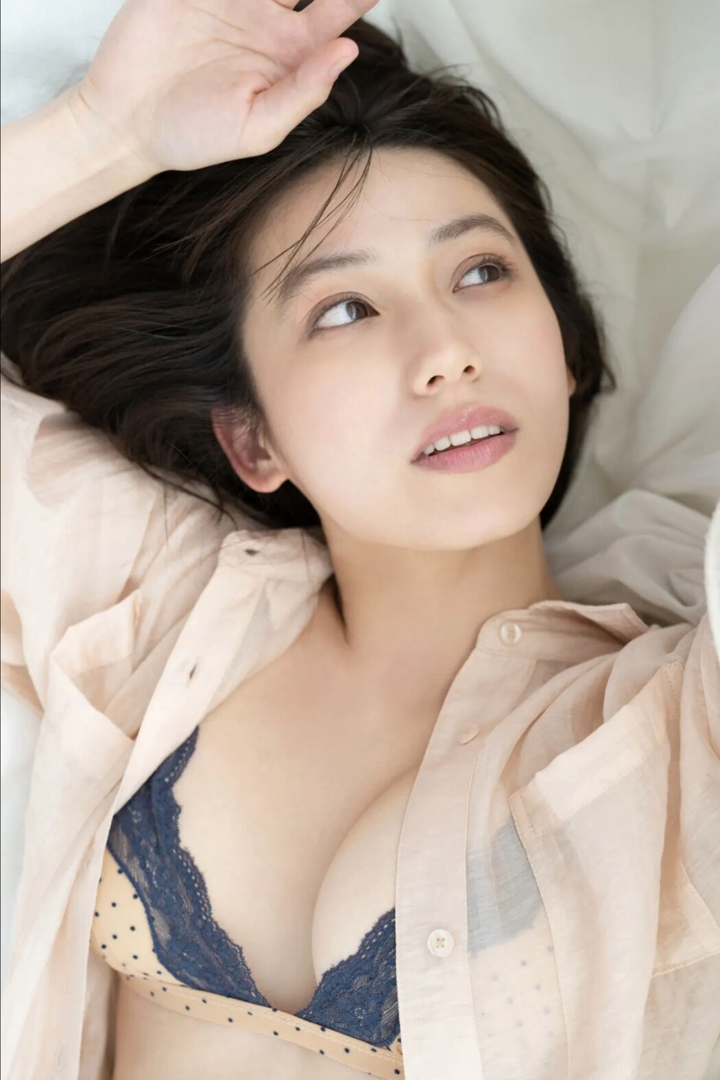 FRIDAYデジタル写真集 Airi Sato 佐藤あいり – Glossy Bare Skin Vol.1