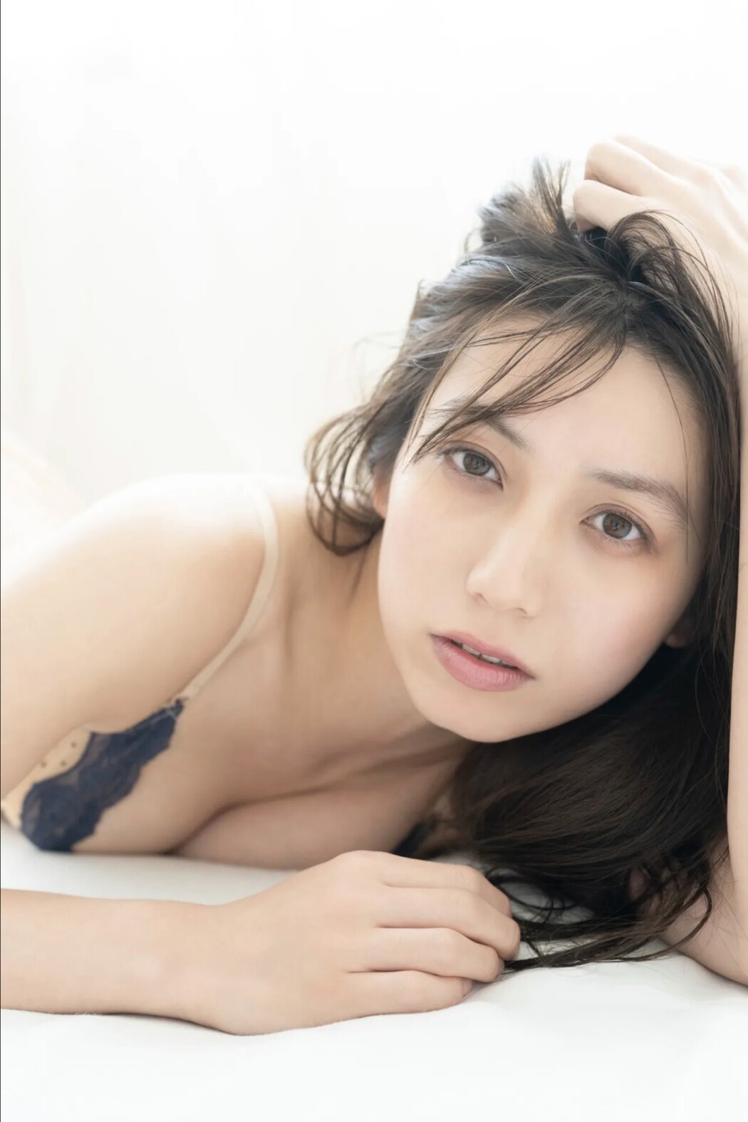 FRIDAYデジタル写真集 Airi Sato 佐藤あいり – Glossy Bare Skin Vol.1