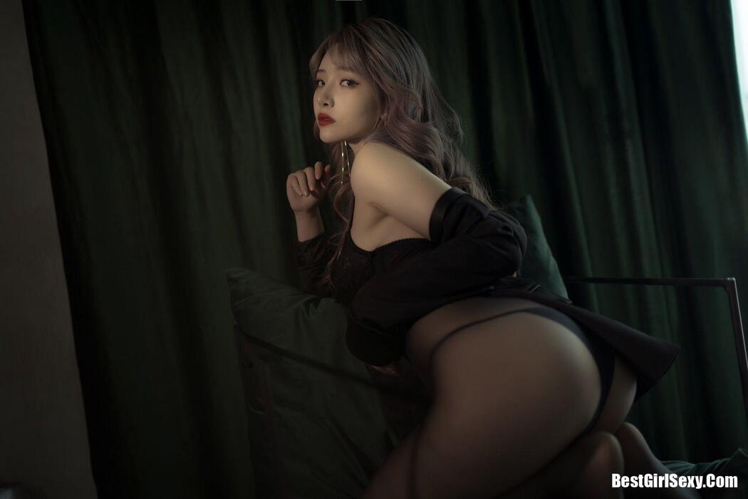 Coser@雯妹不讲道理 玫瑰内衣+西装