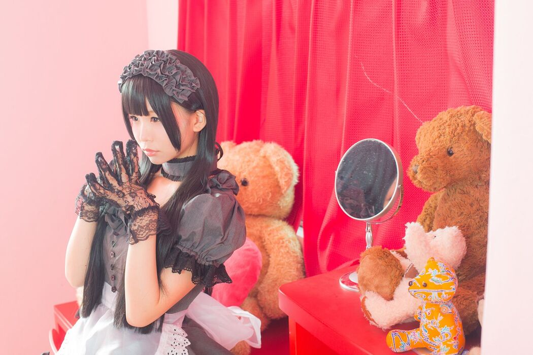 Coser@Akira Gray Maid Doll