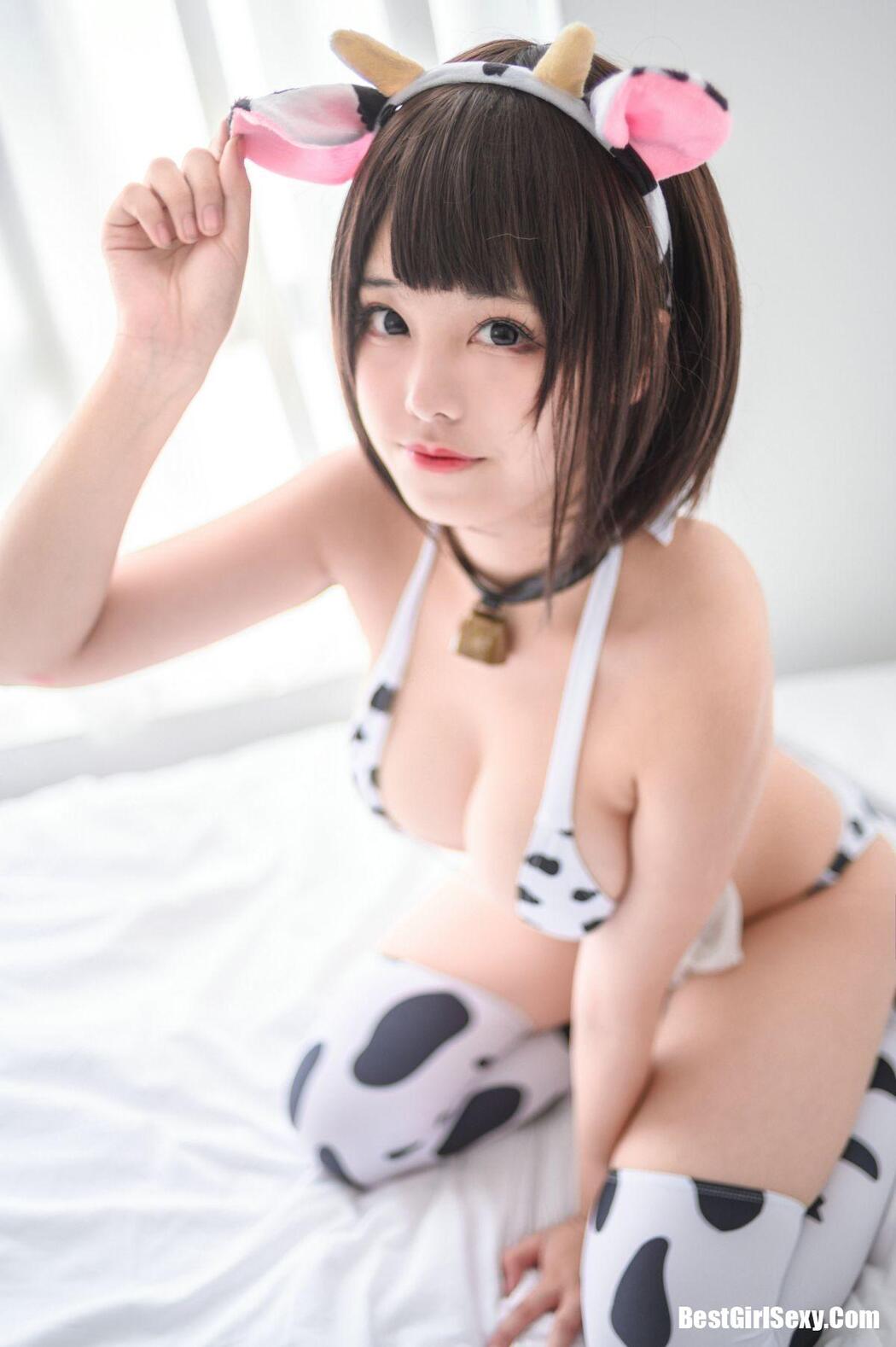 Coser@蜜汁猫裘 小奶牛基础 白丝