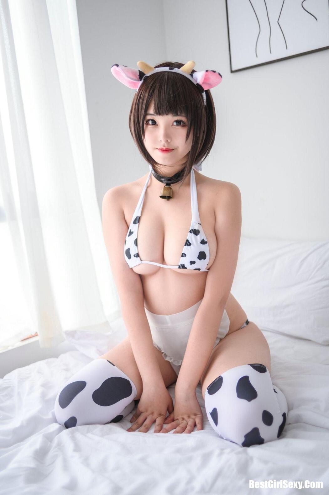 Coser@蜜汁猫裘 小奶牛基础 白丝