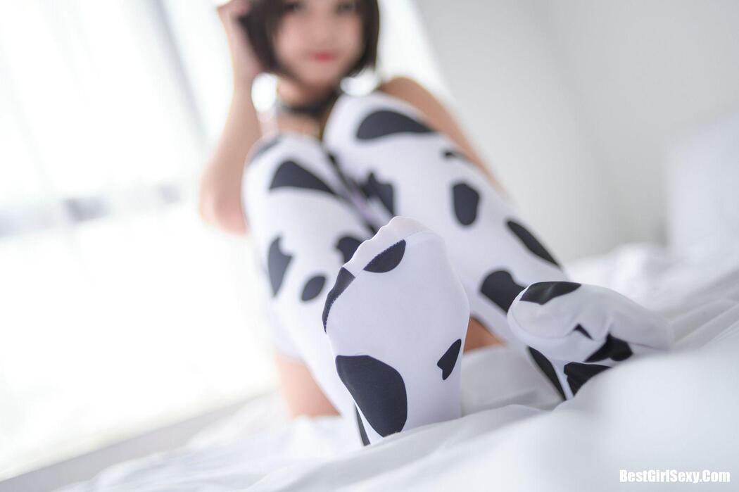 Coser@蜜汁猫裘 小奶牛基础 白丝