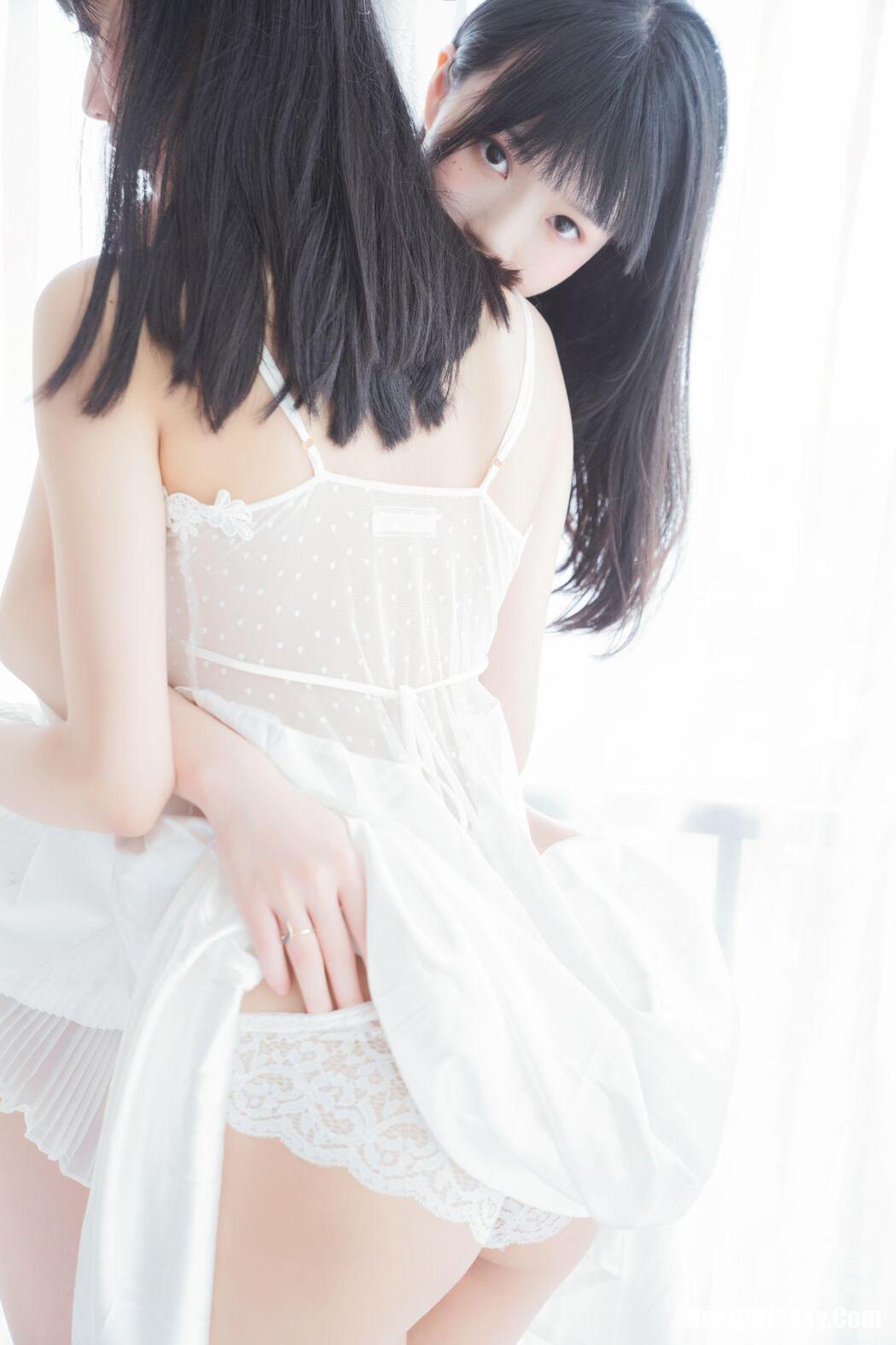 Coser@桜桃喵 Vol.045 白色长裙