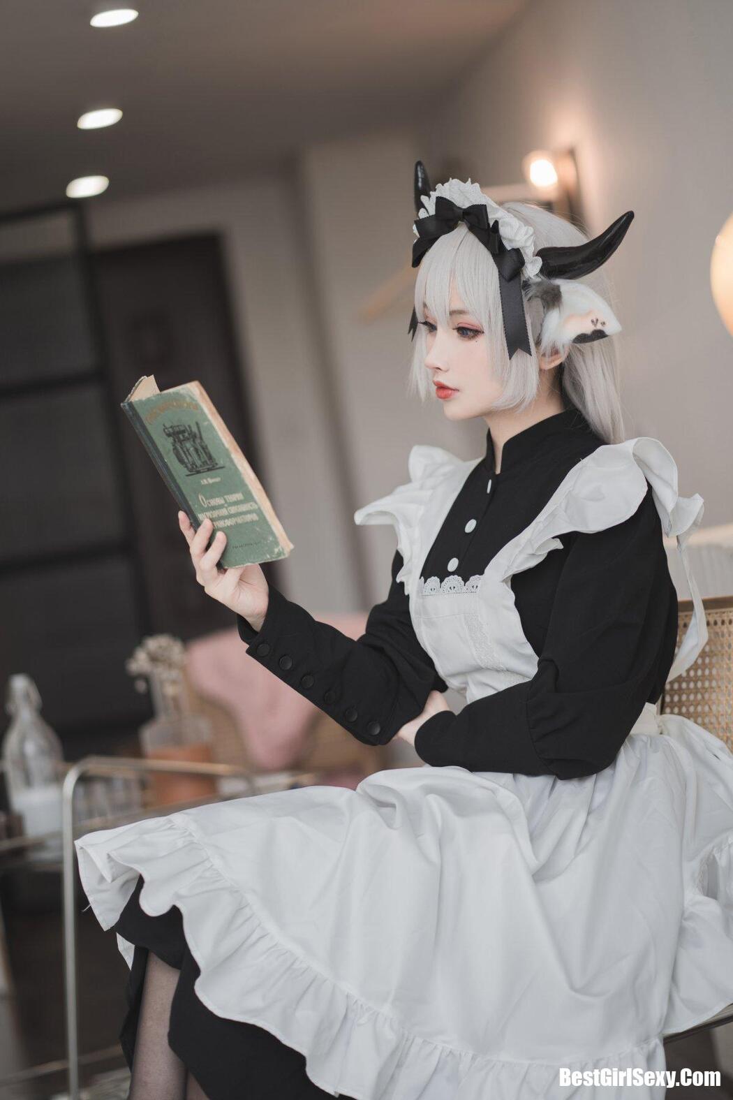 Coser@rioko凉凉子 贴心的牛奶女仆