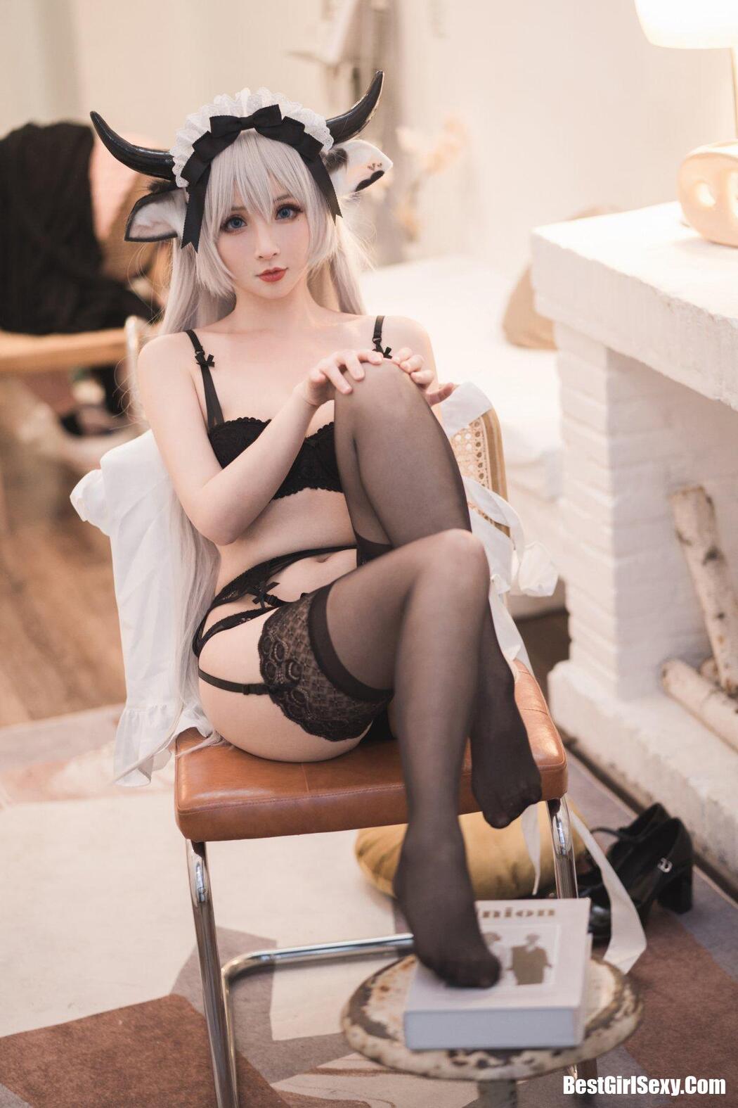 Coser@rioko凉凉子 贴心的牛奶女仆