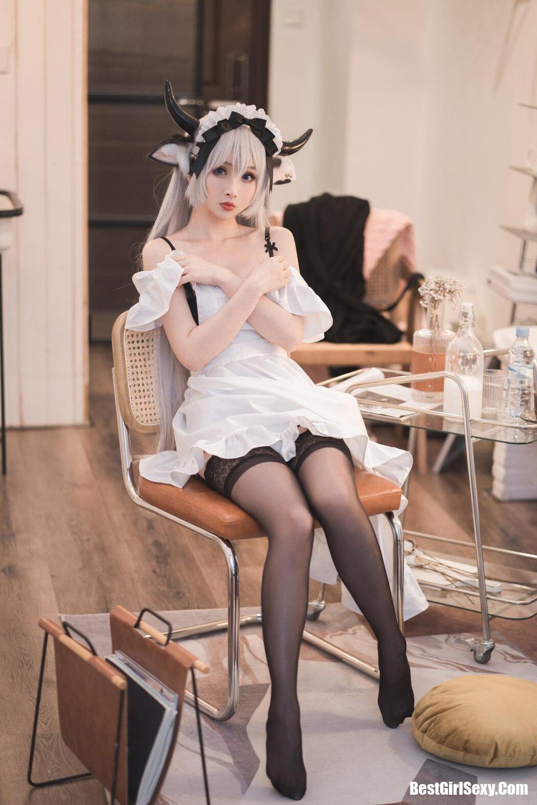 Coser@rioko凉凉子 贴心的牛奶女仆