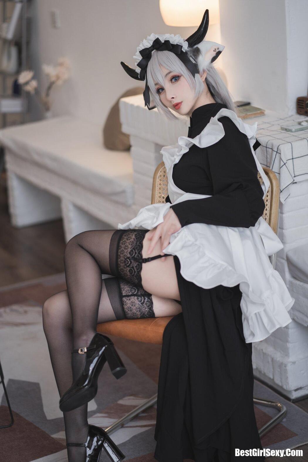 Coser@rioko凉凉子 贴心的牛奶女仆