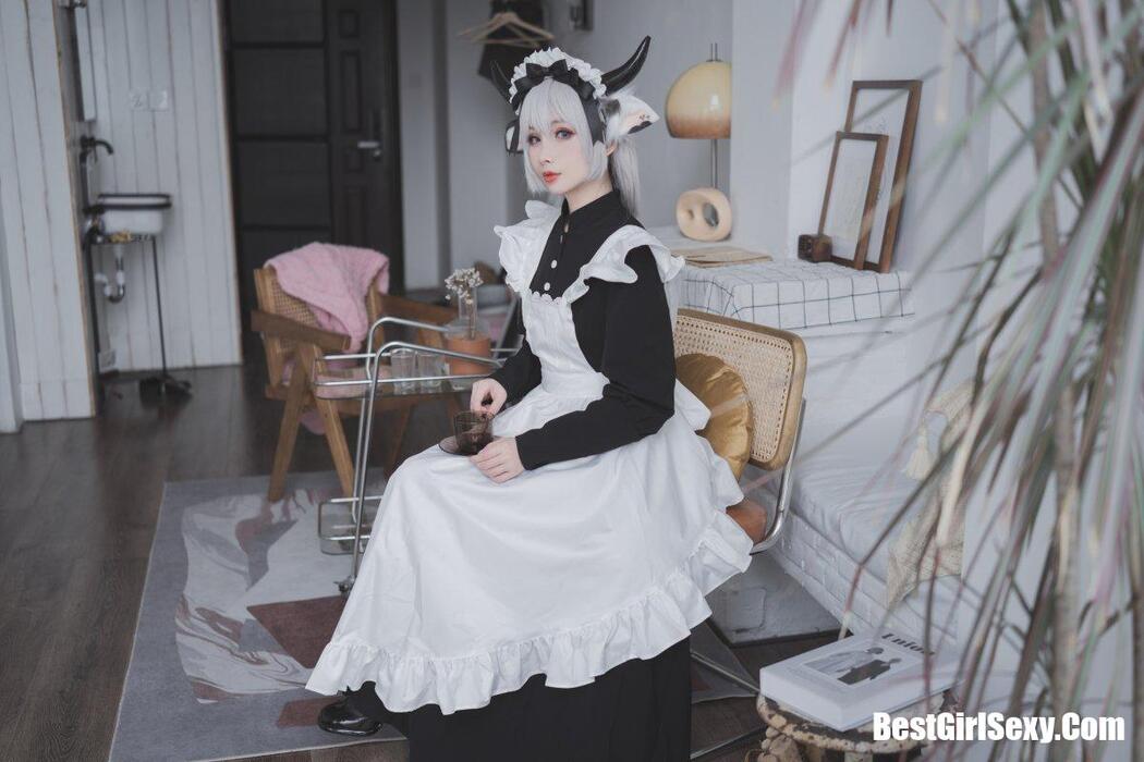 Coser@rioko凉凉子 贴心的牛奶女仆