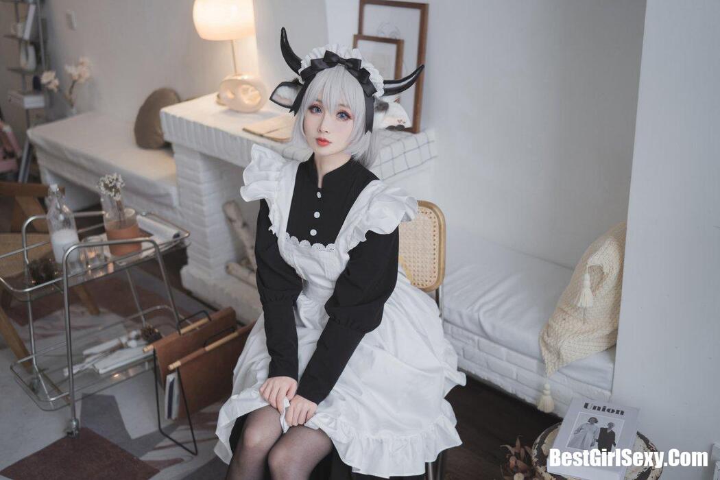 Coser@rioko凉凉子 贴心的牛奶女仆