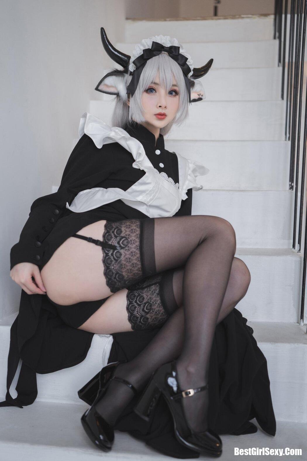 Coser@rioko凉凉子 贴心的牛奶女仆