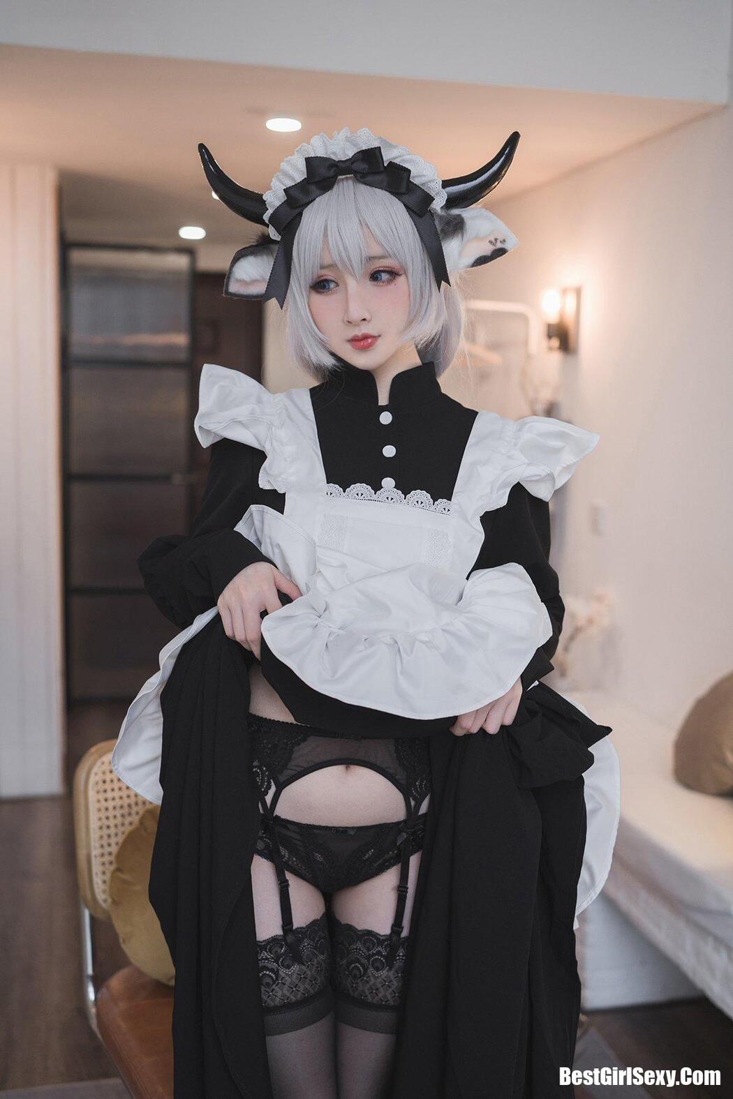 Coser@rioko凉凉子 贴心的牛奶女仆 Cover Photo