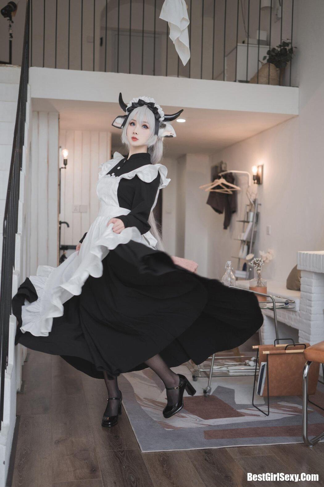 Coser@rioko凉凉子 贴心的牛奶女仆