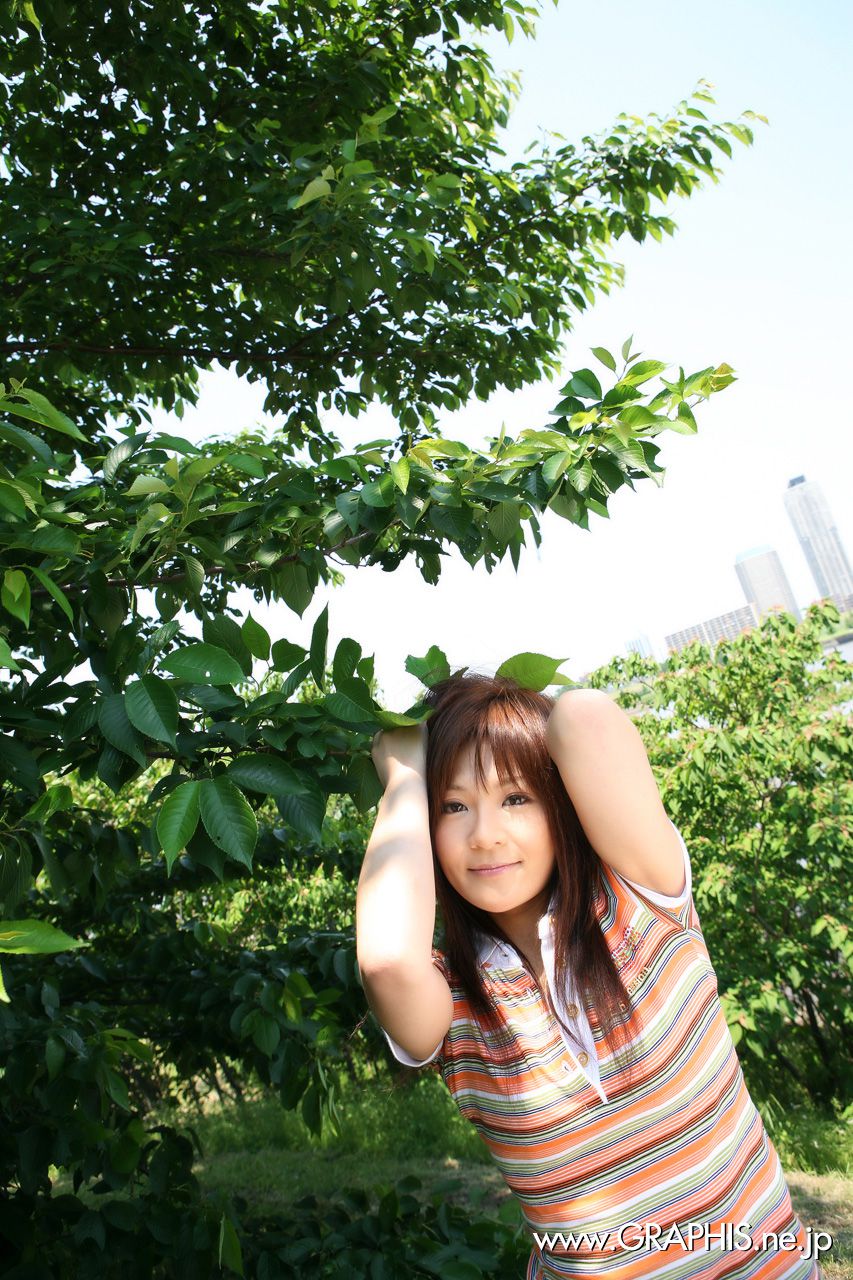 Tomomi Takahara [Graphis] First Gravure 初脱ぎ娘
