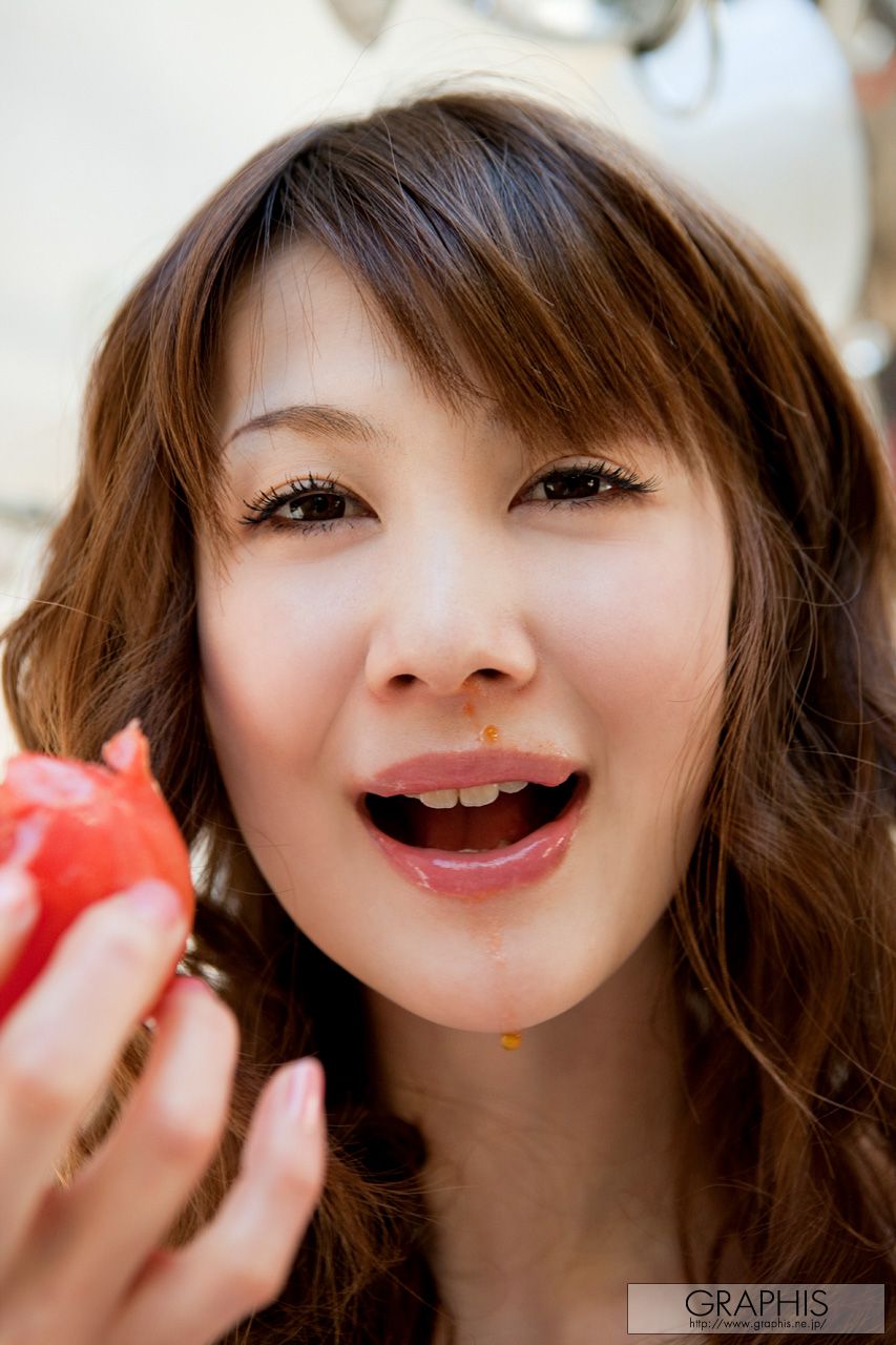 Erika Kirihara Erika Kirihara [Graphis] First Gravure First take off daughter