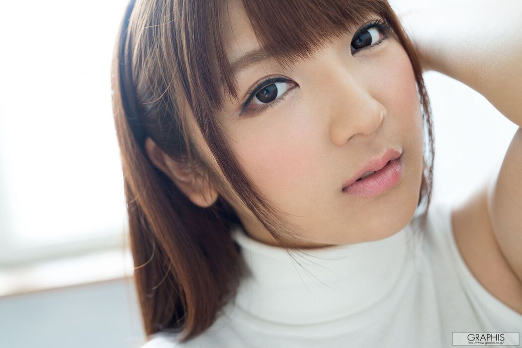 Shinsaki Shiori "Surround You" [Graphis] Gals