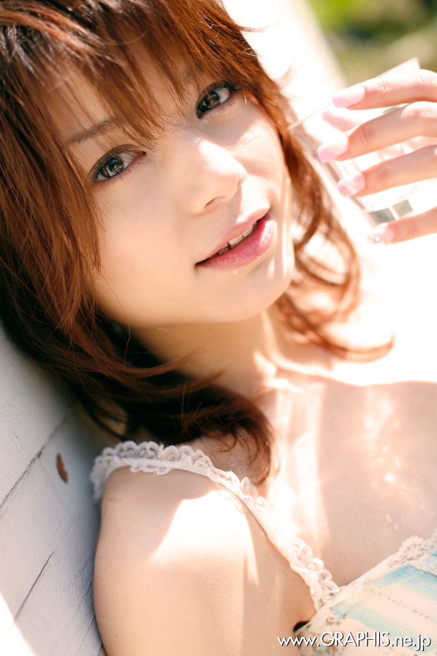 Tina Yuzuki "Source of Light" [Graphis] Gals