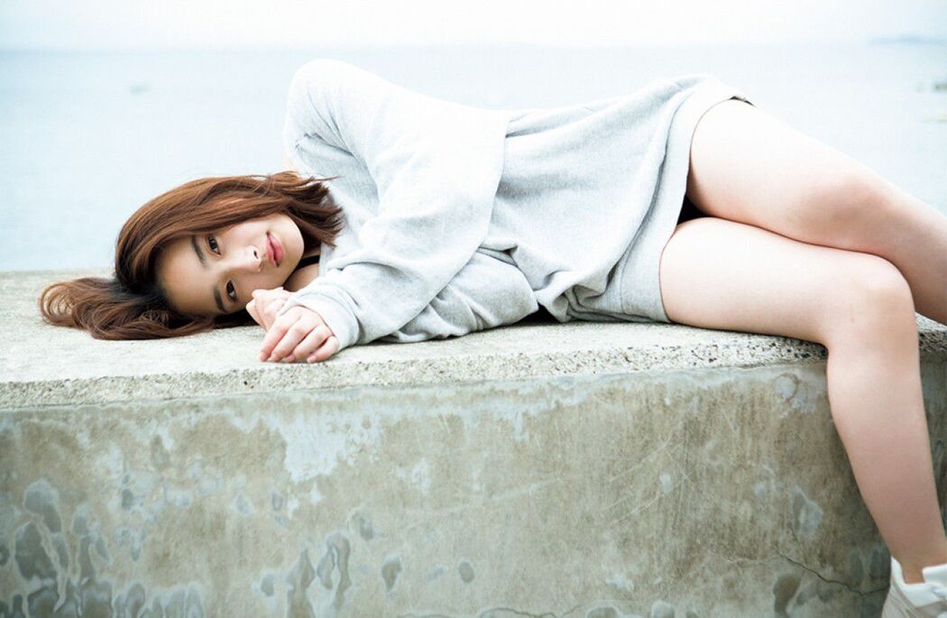 [FRIDAY] Oto Abe "Bishojo Bikini" It looks like Satomi Ishihara "" Photo Cover Photo