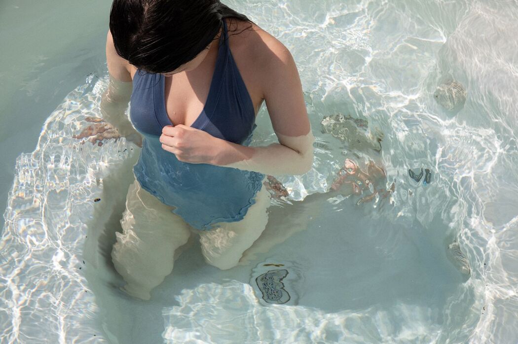 [FRIDAY] Mio Imada "Miracle of actress + bikini in the drama" Hana nochi Hare "" Photo