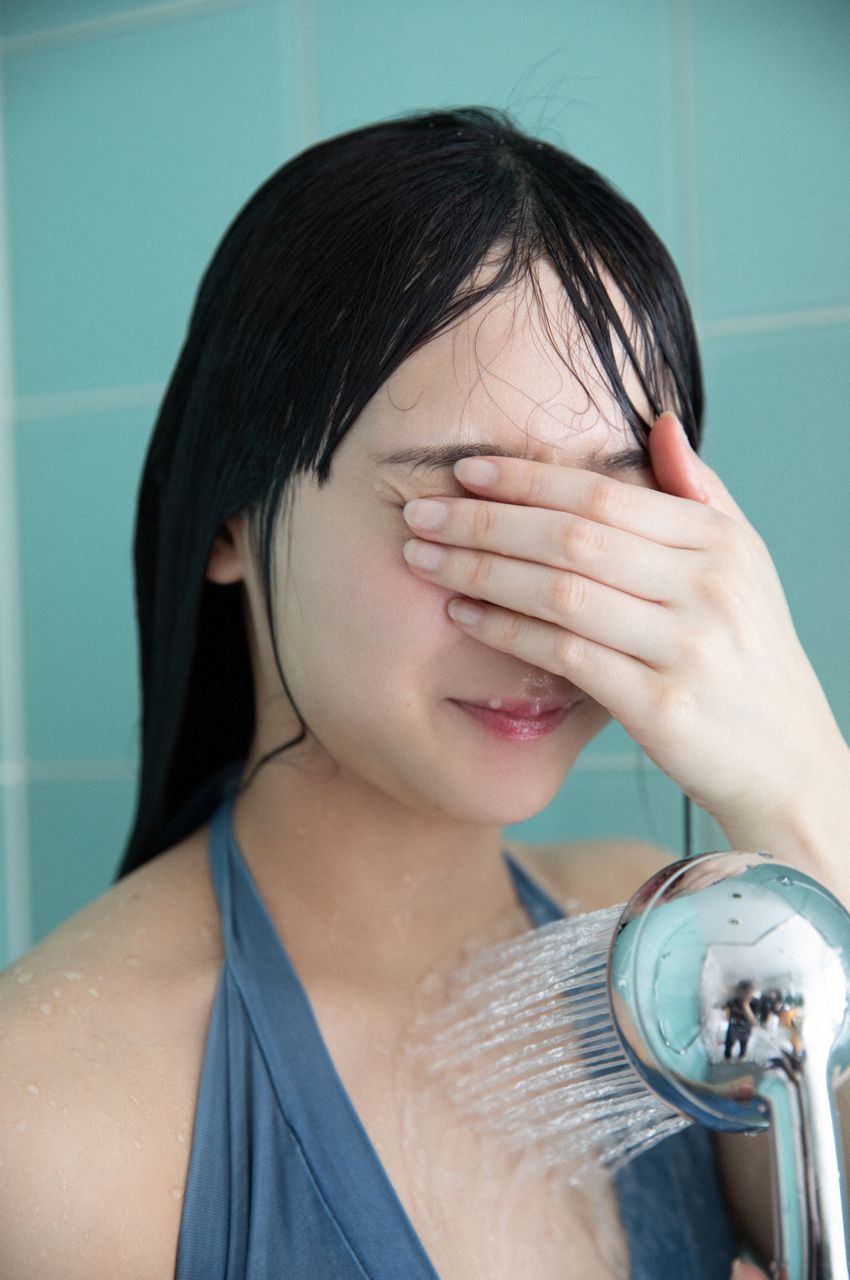 [FRIDAY] Mio Imada "Miracle of actress + bikini in the drama" Hana nochi Hare "" Photo