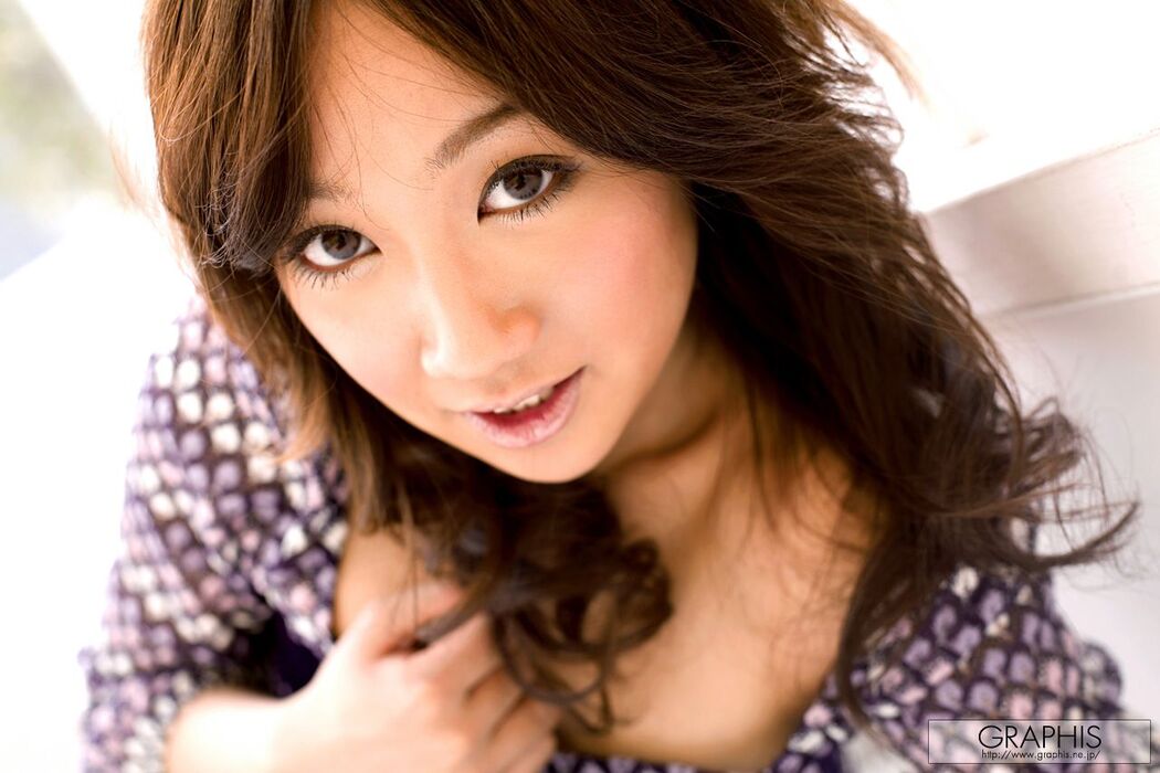 Chi Xiliang "Tree Leakage Day" [Graphis] Gals