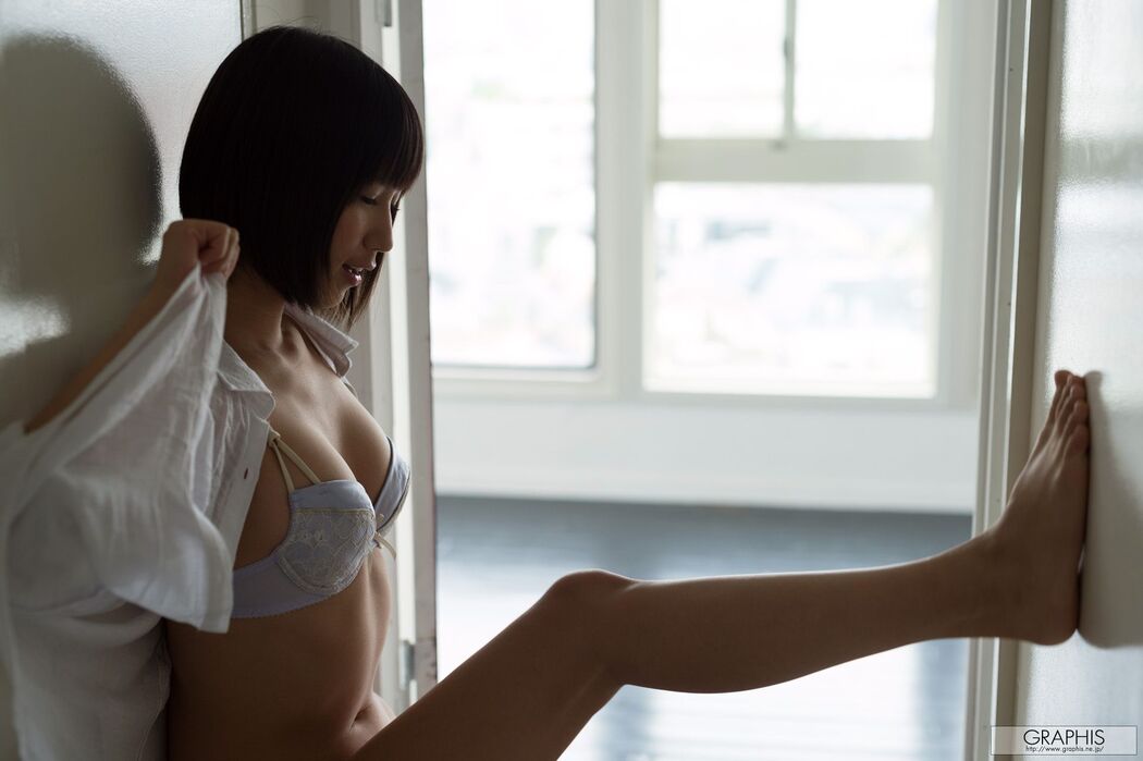 Minato Riku "Carbonated" [Graphis] Gals