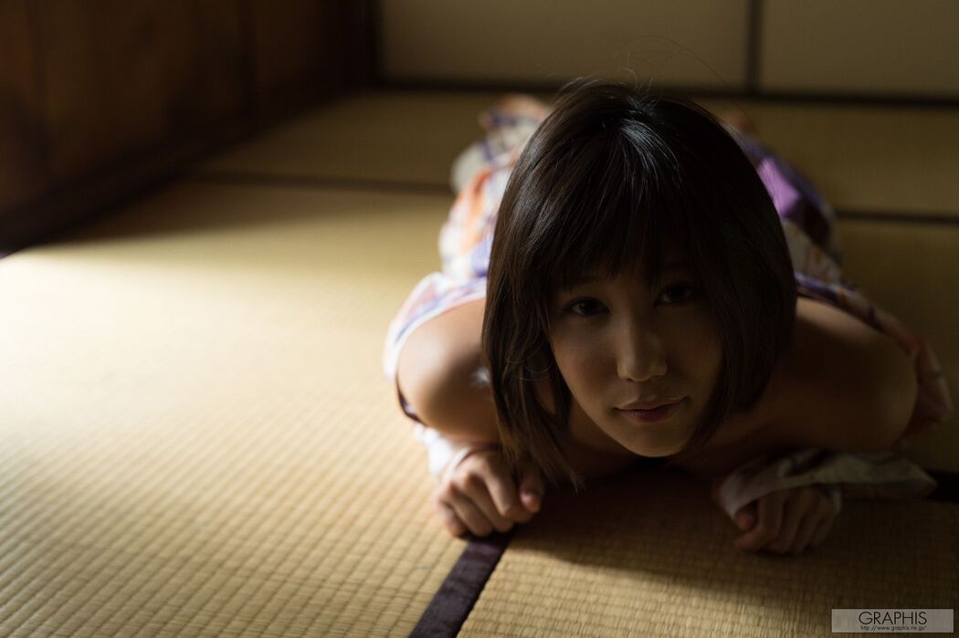 Minato Riku "Carbonated" [Graphis] Gals