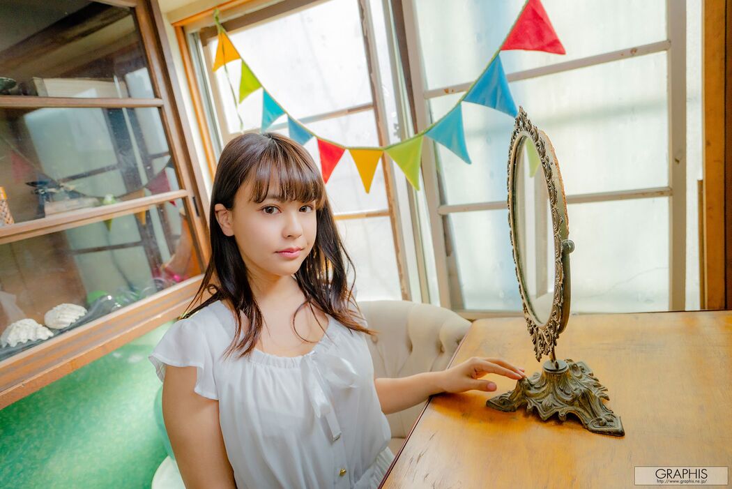 Shion Yumi / Shion Yumi 《Corpo minimo》 [Graphis] Gals