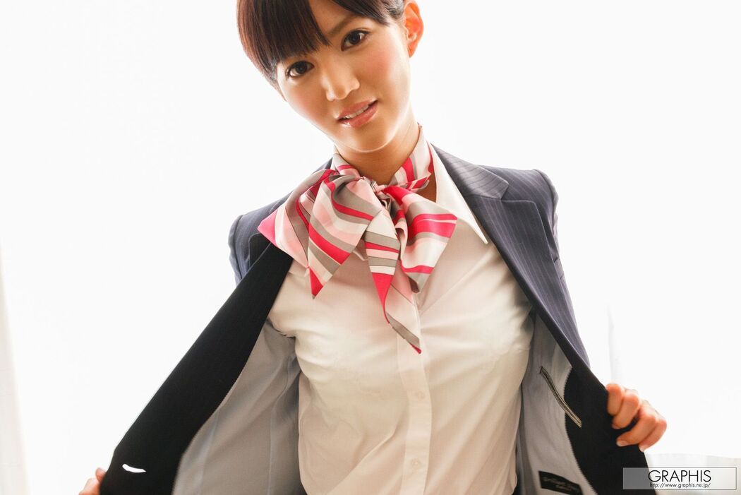 Nozomi Aso "Cutie Doll" [Graphis] Gals Cover Photo