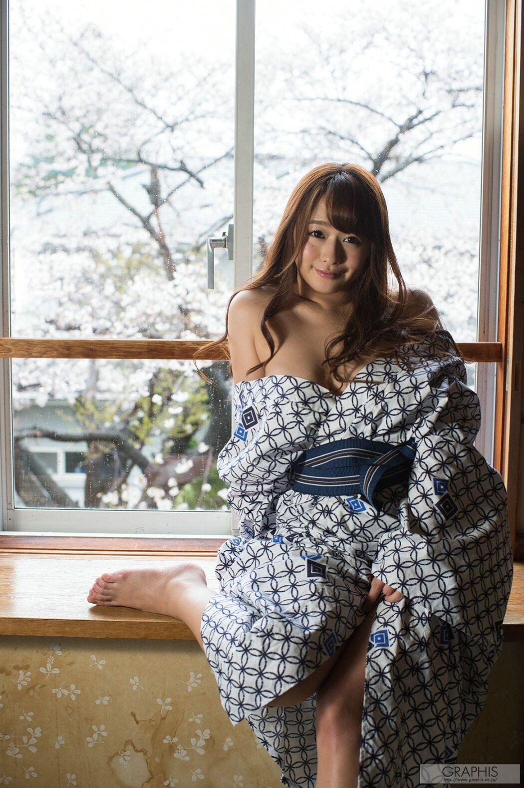 Shiraishi Molina "Short Trip" [Graphis] Gals
