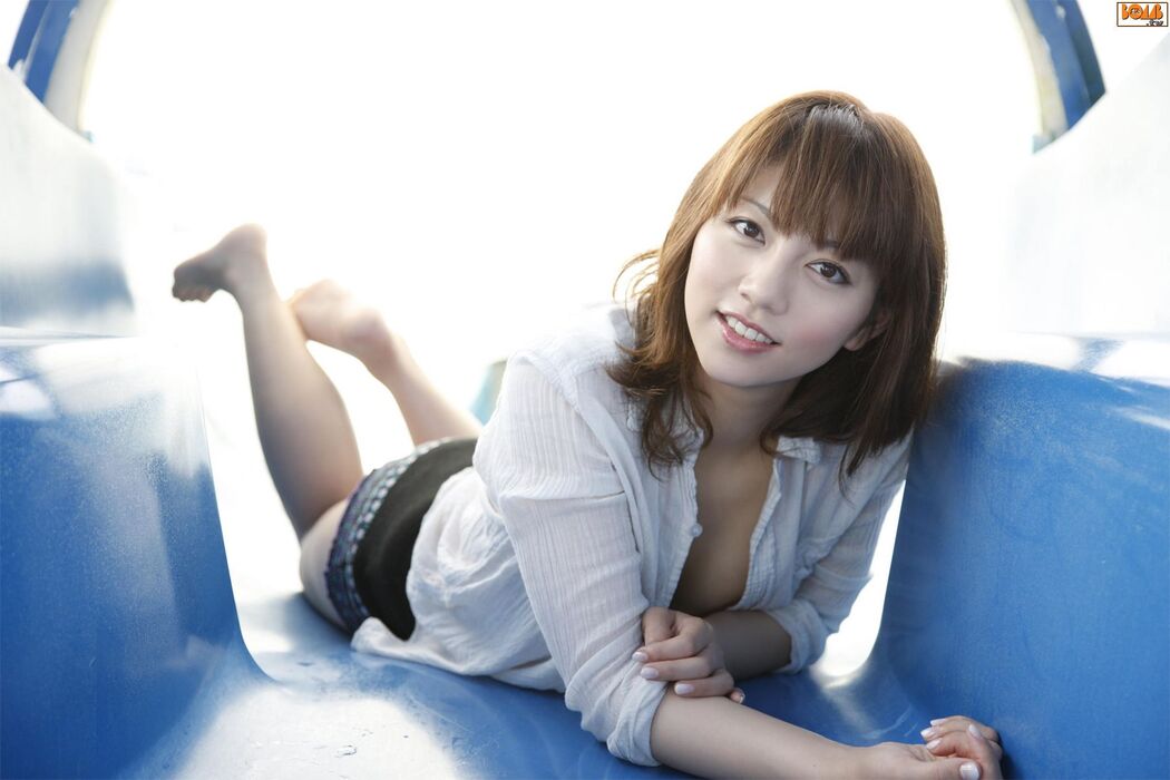 Konishi Saki "Footloose" [Graphis] Gals