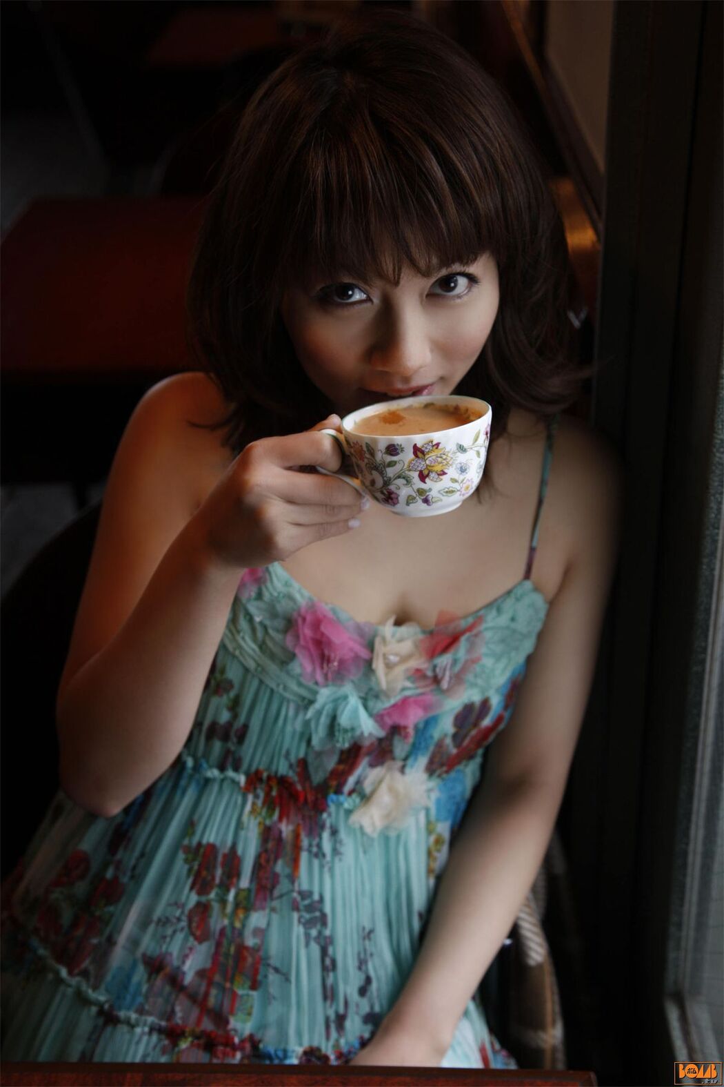 Konishi Saki "Footloose" [Graphis] Gals