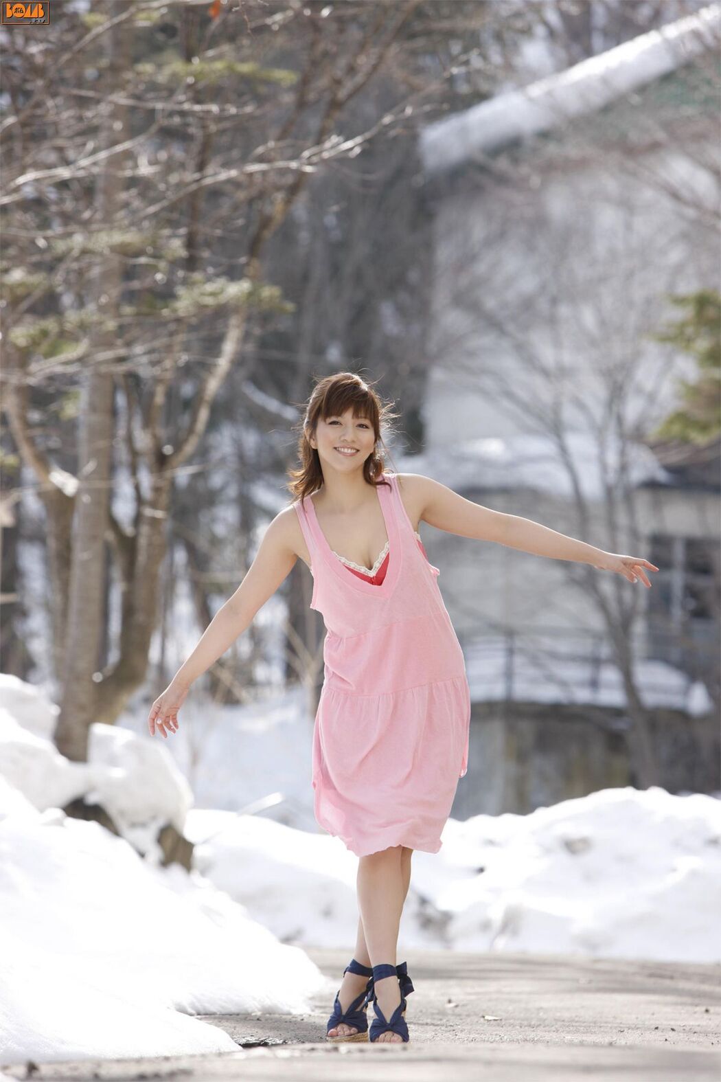 Konishi Saki "Footloose" [Graphis] Gals