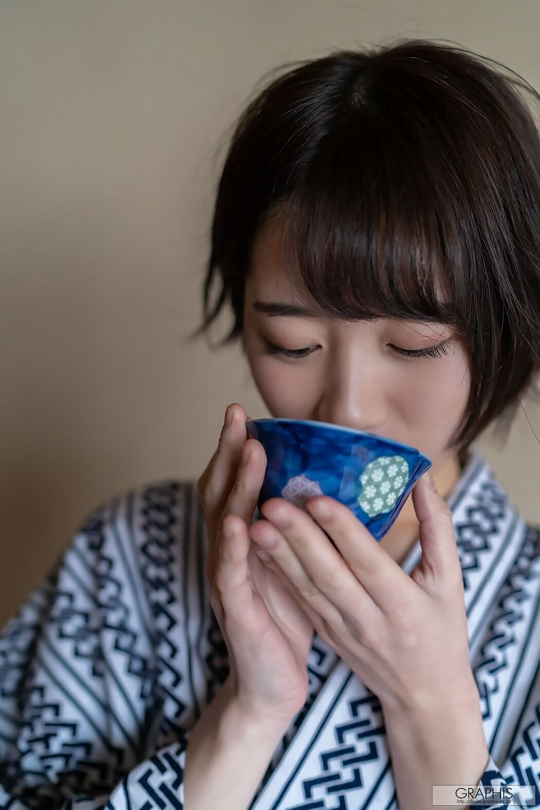 Shiho Fujie "Pele clara" [Graphis] Gals446