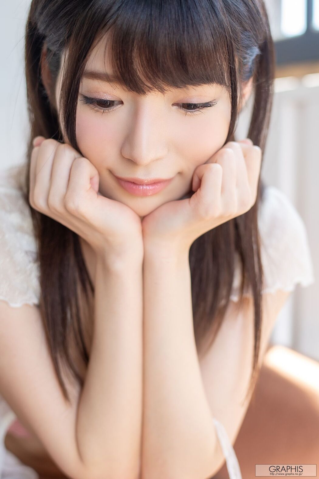 Nodoka Sakuraba "Olhos Claros" [Graphis] Gals451