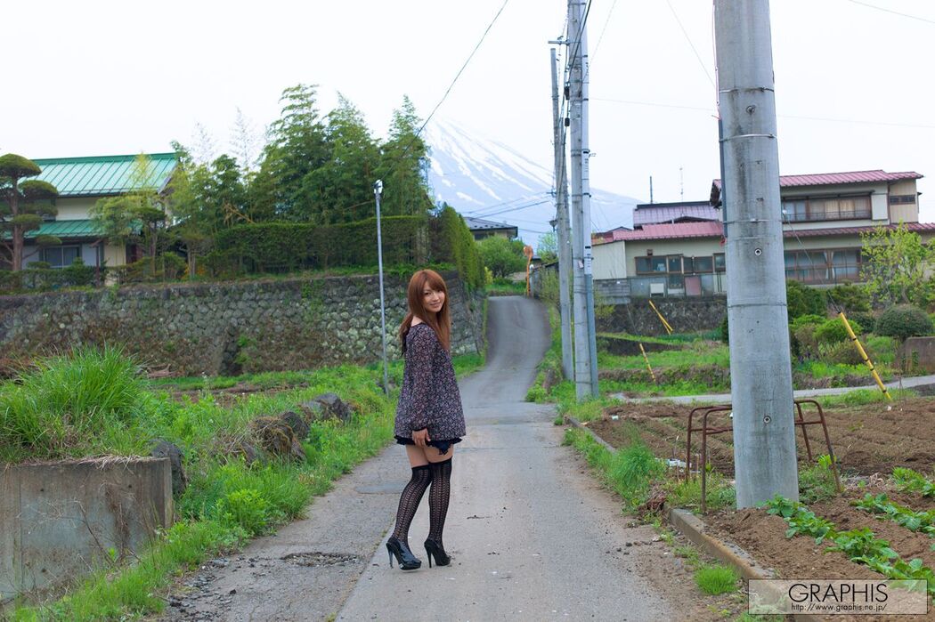 Shinsaki Shiori "My Venus" [Graphis] Gals