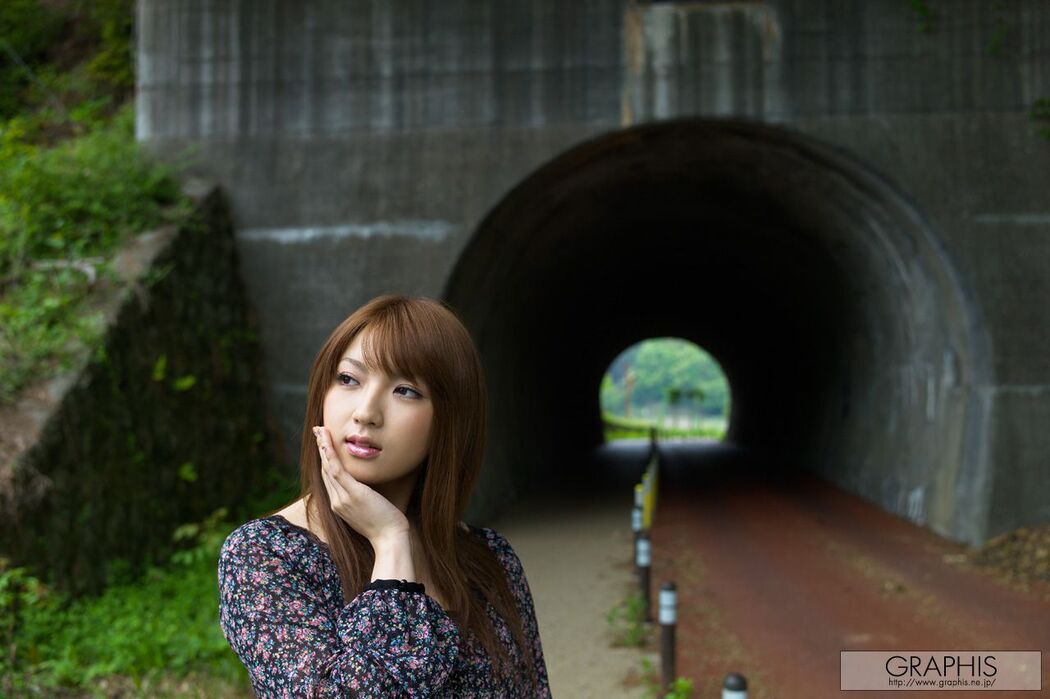 Shinsaki Shiori "My Venus" [Graphis] Gals