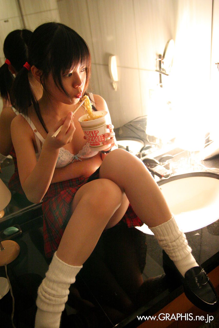 Yaya Ogata 炄や "Innocent World" [Graphis] Gals