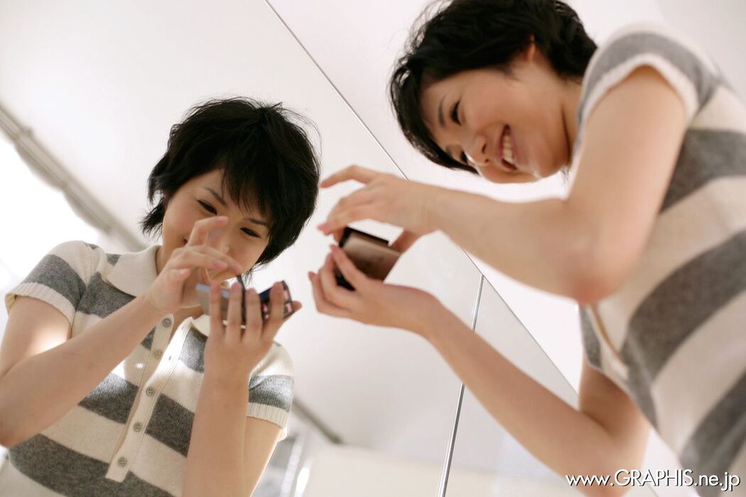 Uran Minami [Graphis] First Gravure 初脱ぎ娘