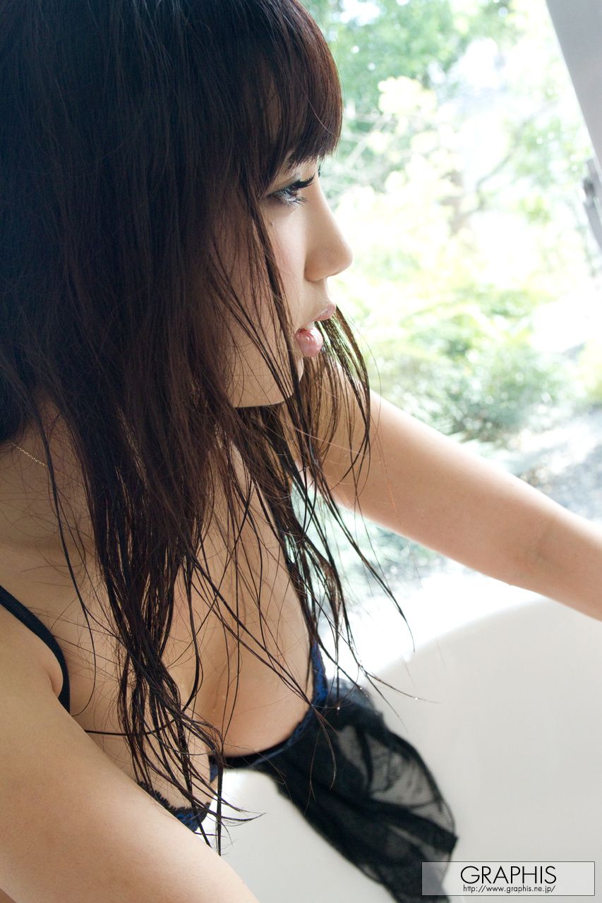 Yui Fujishima "Pure &amp; Sexy" [Graphis] Gals