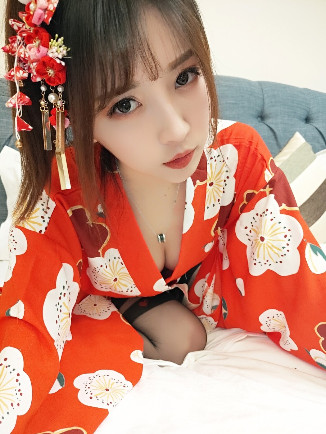 Coser@小女巫露娜 Vol.002 和服桃心黑色长筒袜