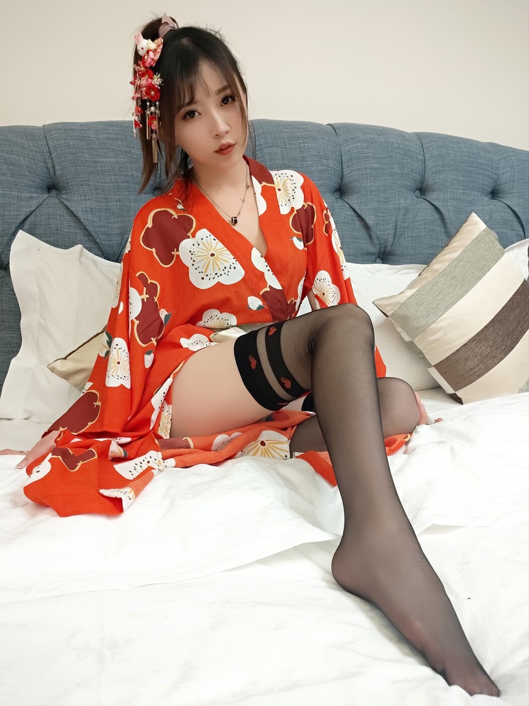 Coser@小女巫露娜 Vol.002 和服桃心黑色长筒袜
