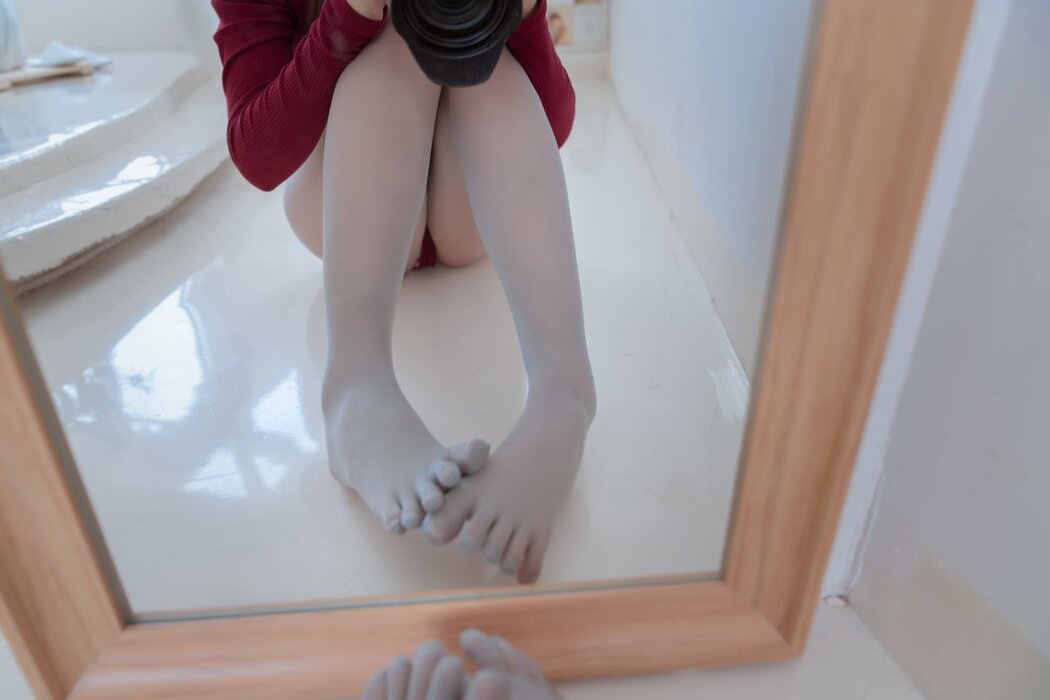 Coser@轩萧学姐 Vol.007 灰色五指袜