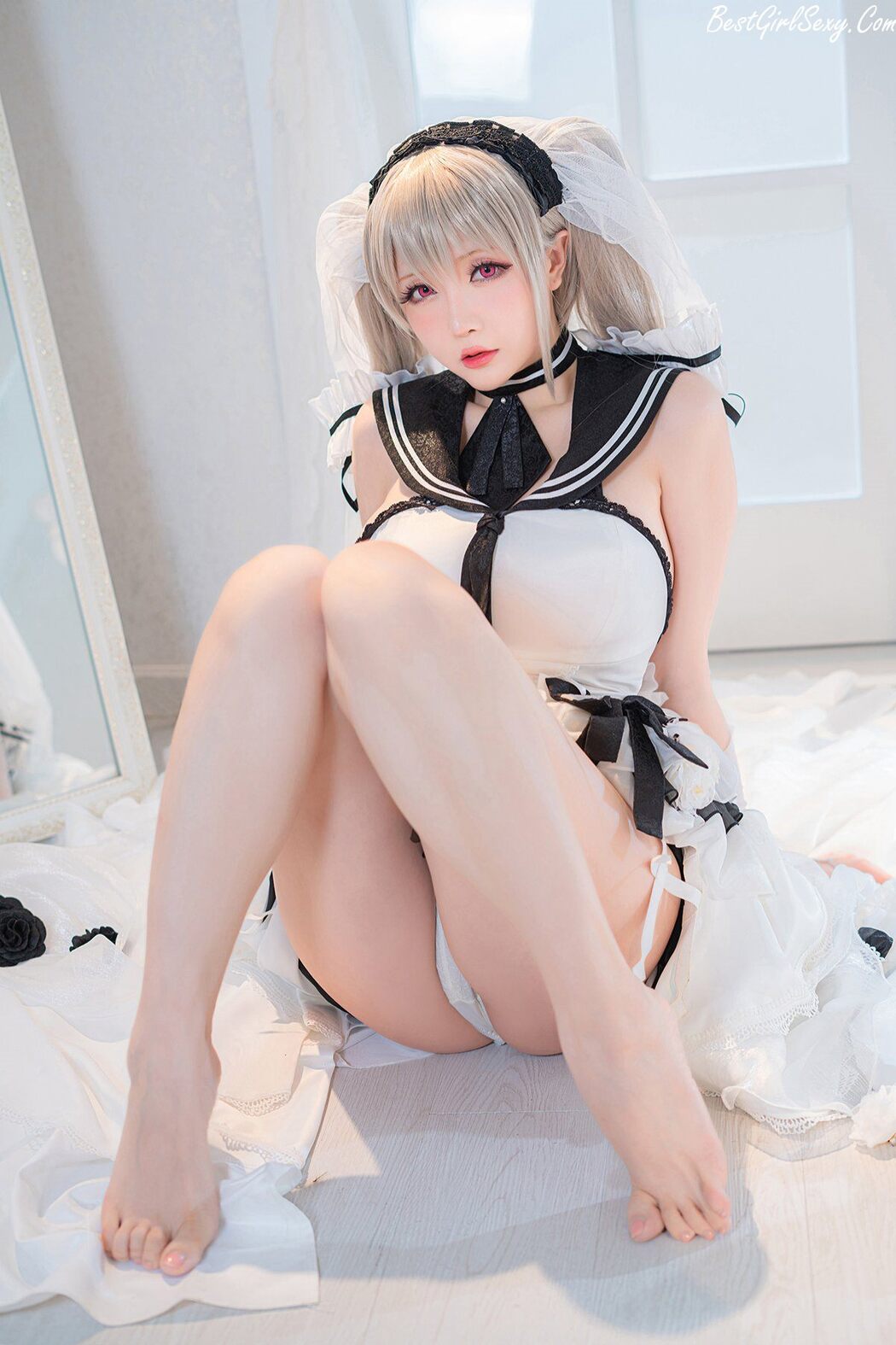 Coser@小姐姐星之迟迟 Vol.087 纯白と漆黑 电子包 A Cover Photo