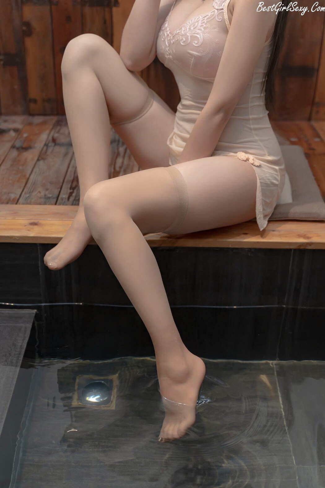 Coser@过期米线线喵 Vol.114 水下旗袍