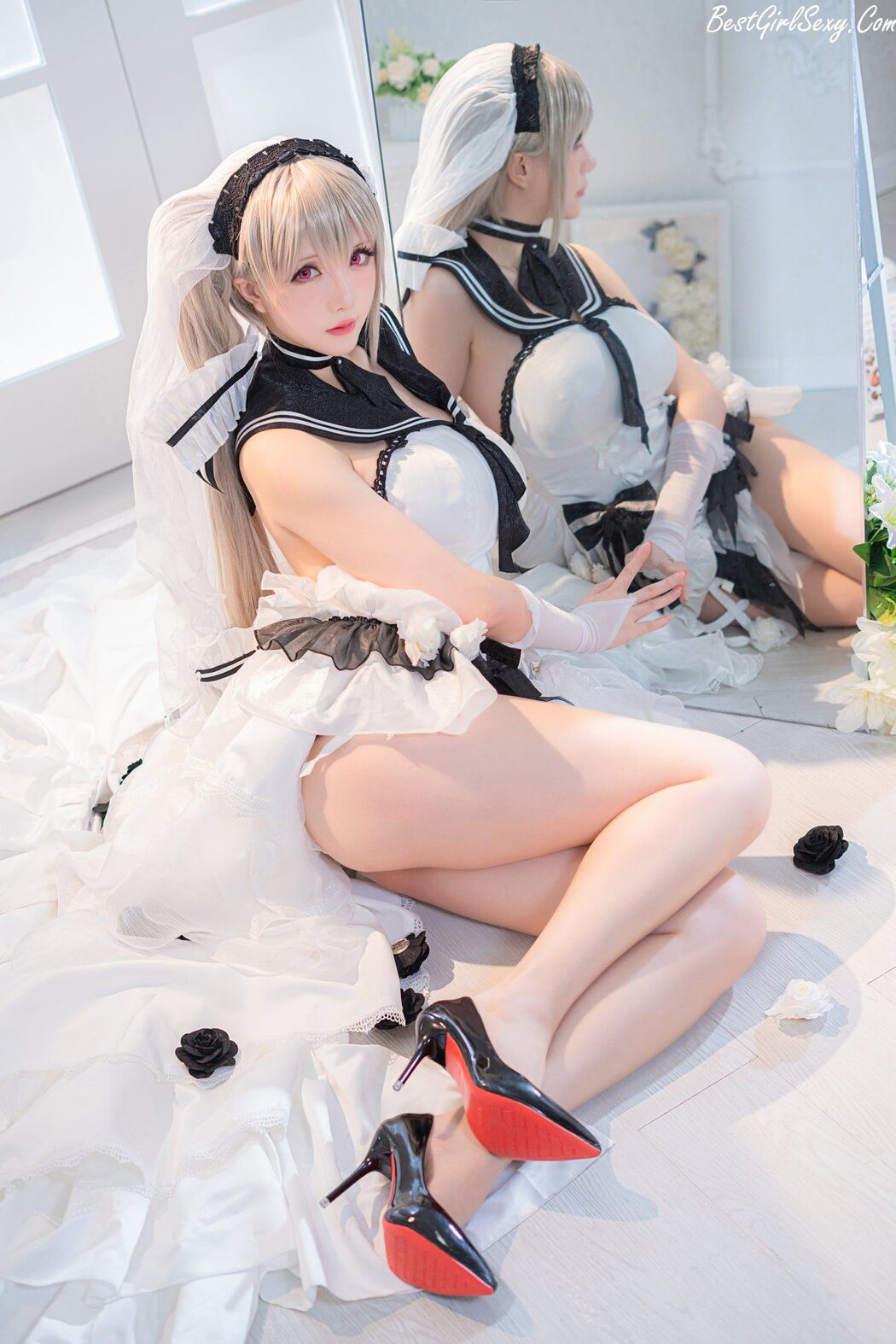 Coser@小姐姐星之迟迟 Vol.087 纯白と漆黑 电子包 A